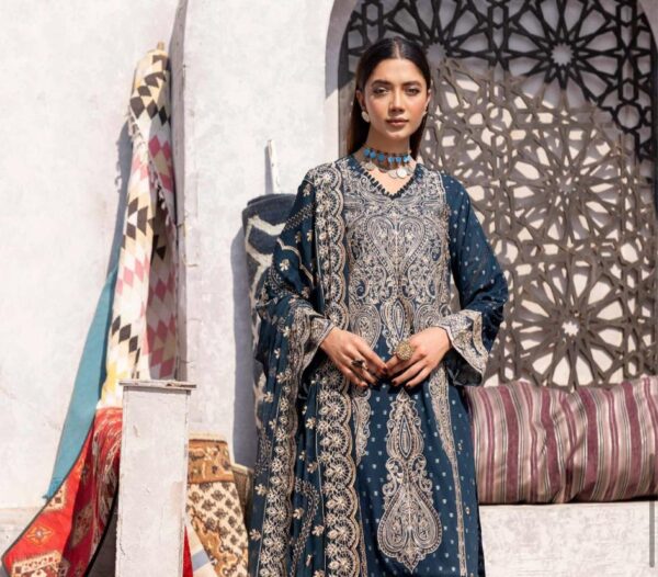 EMBROIDERET BANASARI JECQUARD LAWN WITH EMBROIDERED CHIFFON DUPATTA